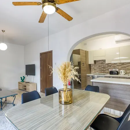Apartament Lovely & Spacious Close To The By 360 Estates