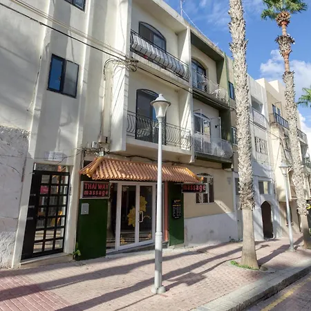 Lovely & Spacious Close To The By 360 Estates