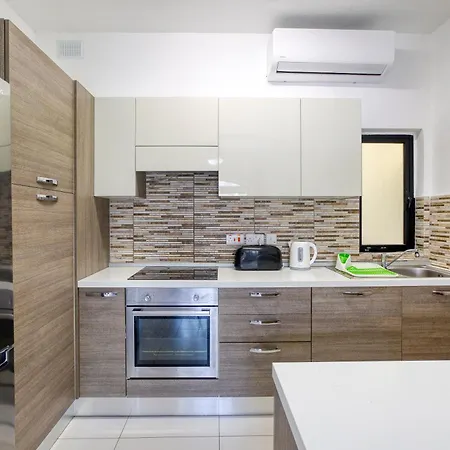 Lovely & Spacious Close To The By 360 Estates Apartment