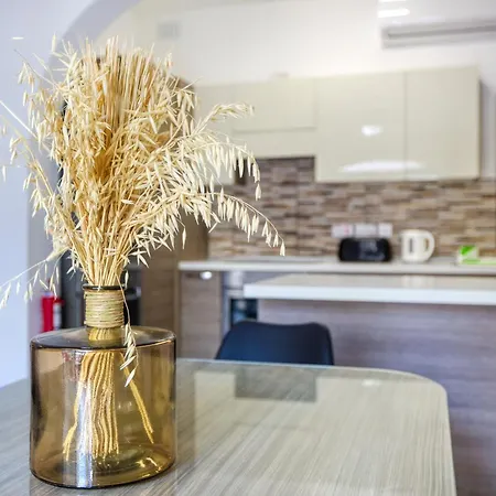 Apartment Lovely & Spacious Close To The By 360 Estates