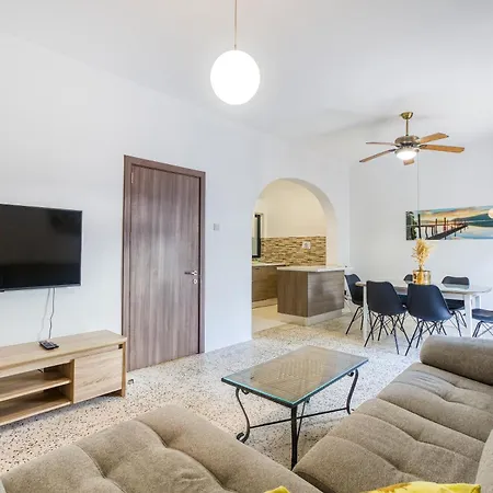 Lovely & Spacious Close To The By 360 Estates * St. Paul's Bay